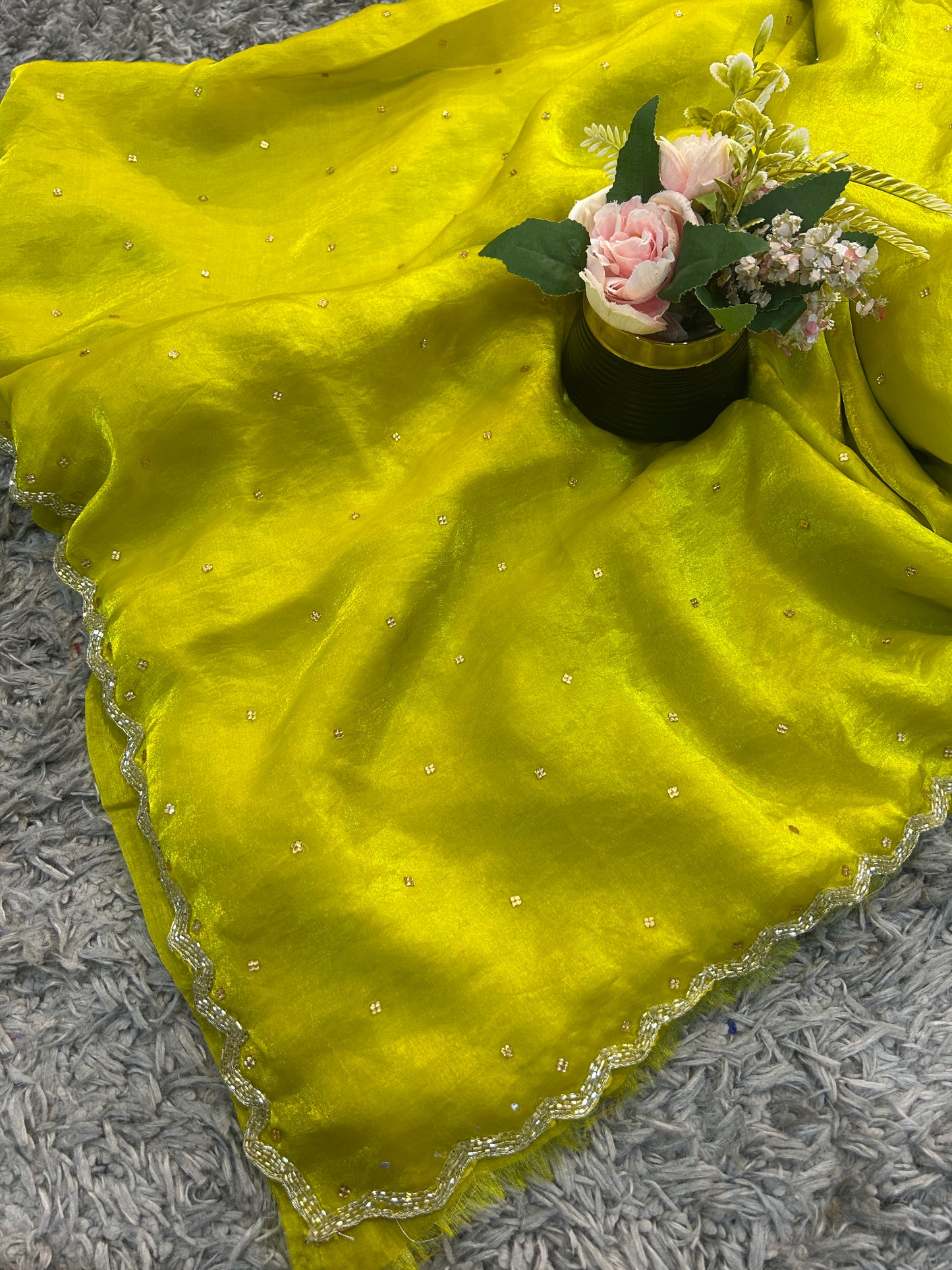 Zeelu Velvet Satin Saree – Luxe Velvet-Satin Finish