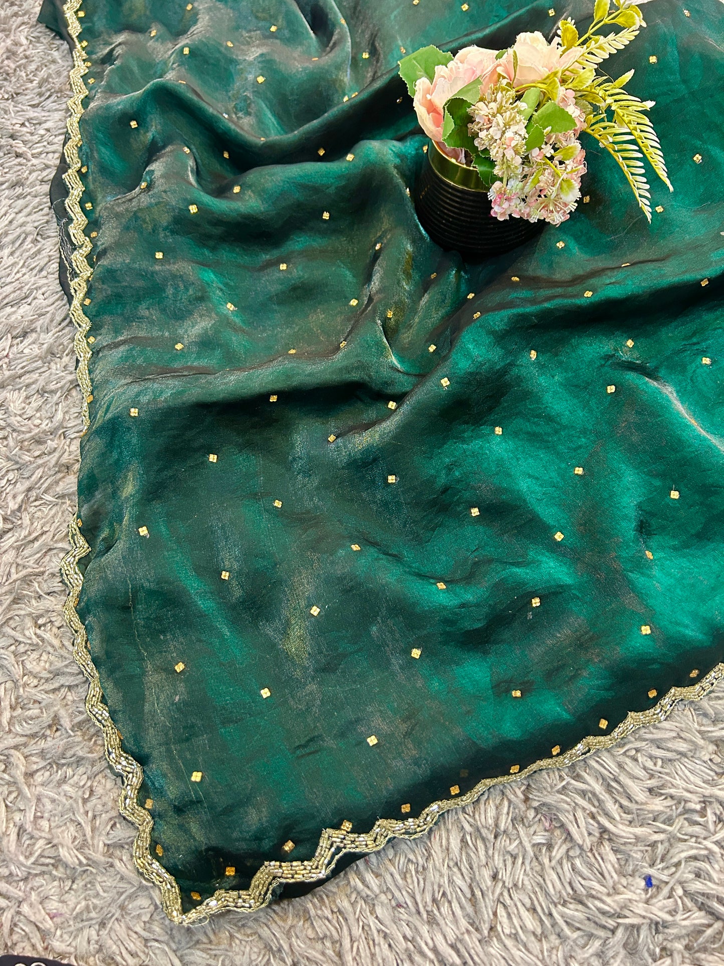 Zeelu Velvet Satin Saree – Luxe Velvet-Satin Finish