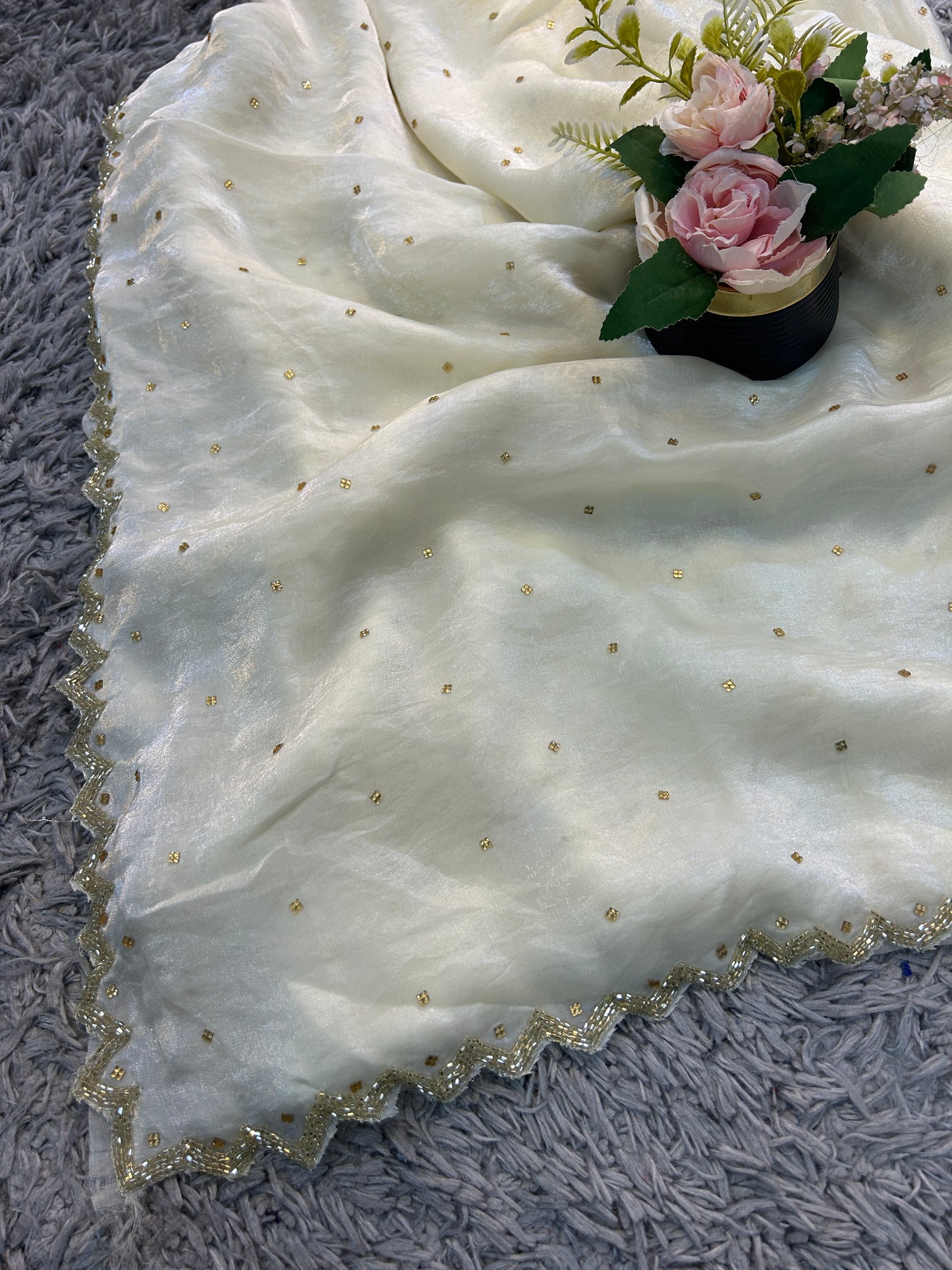 Zeelu Velvet Satin Saree – Luxe Velvet-Satin Finish