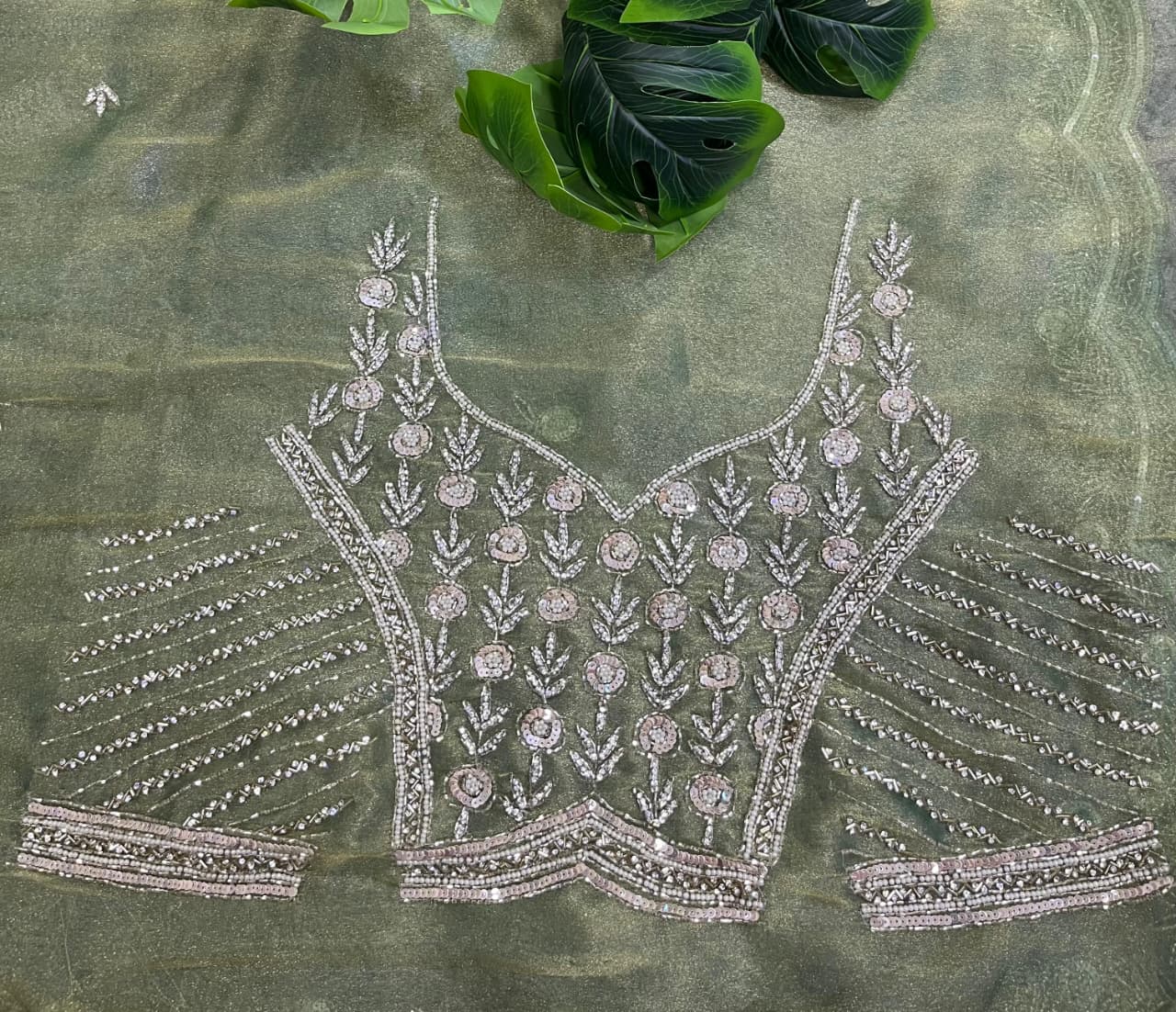 Renu Premium Metallic Tissue saree with heavy blouse piece